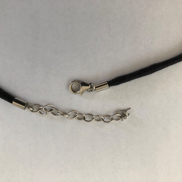 Peridot coloured glass necklace - Picture 3 of 4